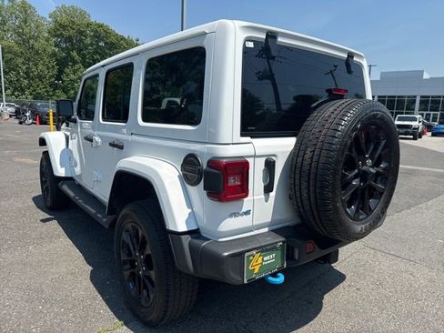 Used 2023 Jeep Wrangler Unlimited Sahara w/ Cold Weather Group AWD/4WD image 13