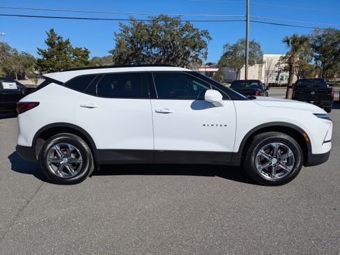 Used 2023 Chevrolet Blazer LT w/ Convenience Package image 3