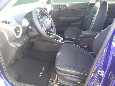 New 2025 Hyundai Venue Limited image 8