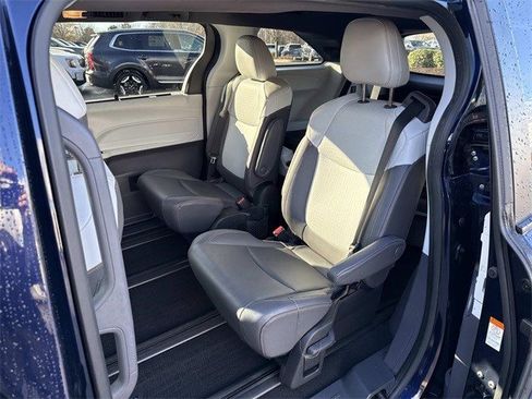 Used 2022 Toyota Sienna XSE image 17