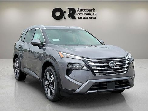 Used 2025 Nissan Rogue SL image 1