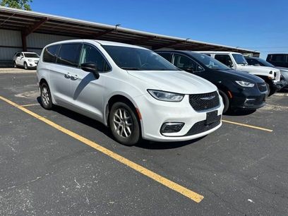 Used 2024 Chrysler Pacifica Touring-L