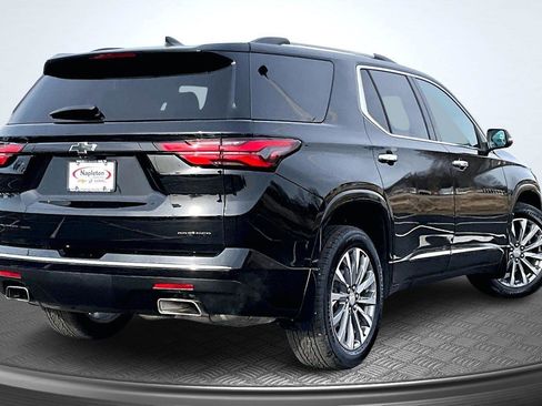 Used 2023 Chevrolet Traverse Premier image 2