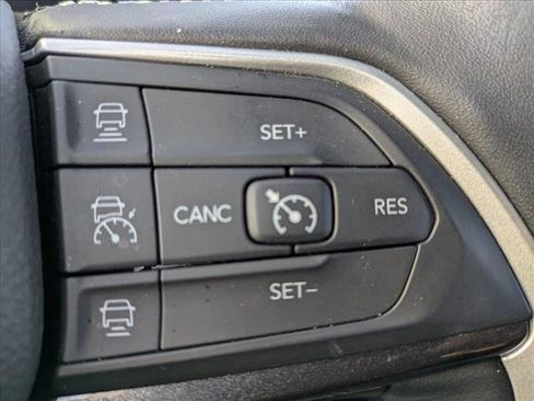 Used 2022 Jeep Grand Cherokee L Laredo w/ Luxury Tech Group I image 14