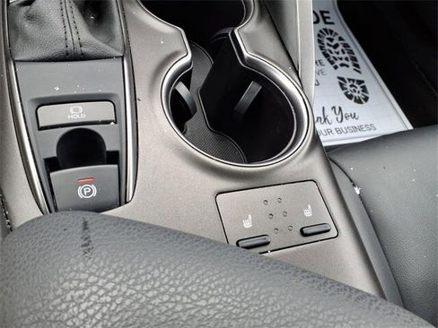 Used 2024 Toyota Camry SE image 22