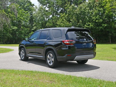 Used 2025 Honda Pilot EX-L image 3