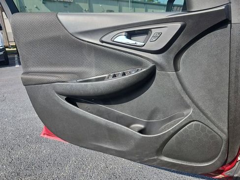 Used 2018 Chevrolet Malibu LT image 30