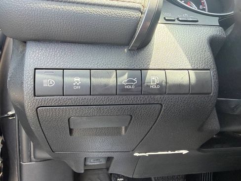 Used 2020 Toyota Camry LE FWD image 9