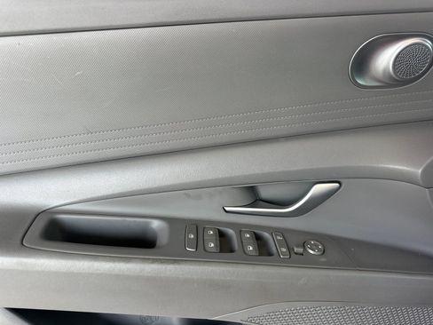 Used 2024 Hyundai Elantra SE FWD image 10