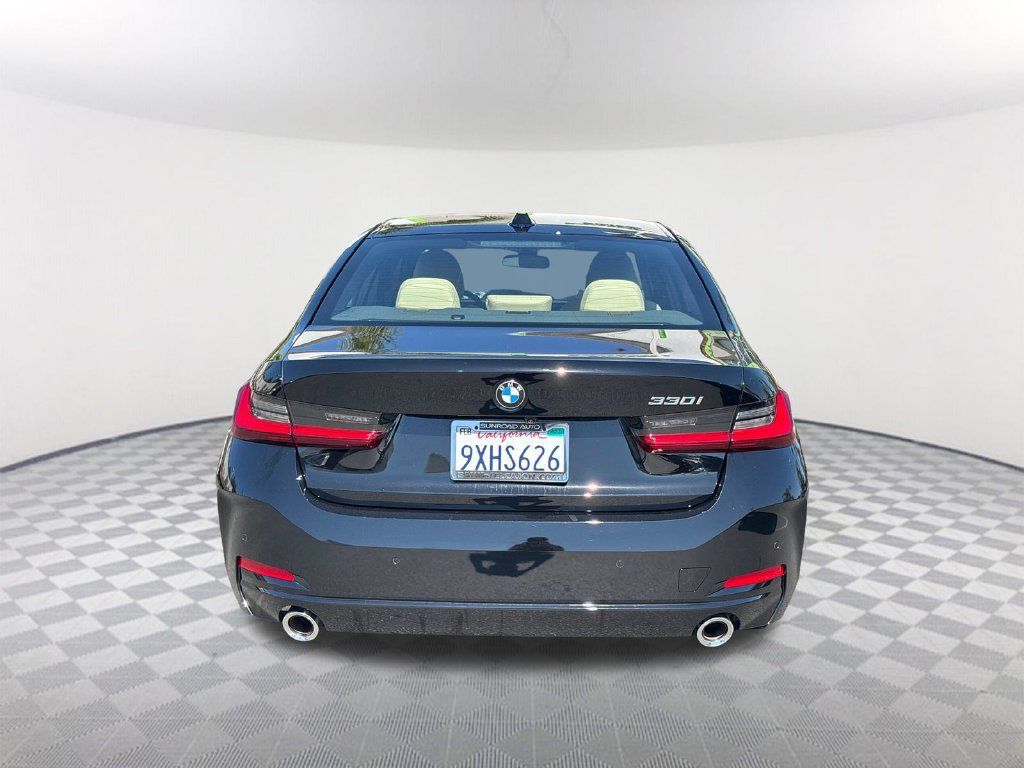 Used 2026 BMW 330i Sedan w/ Premium Package RWD image 5