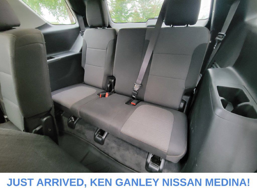 Used 2020 Chevrolet Traverse LT w/ LPO, Floor Liner Package AWD/4WD image 17