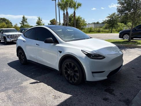 Used 2023 Tesla Model Y Long Range AWD/4WD image 2