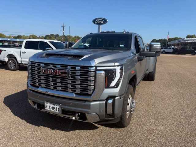 Used 2024 GMC Sierra 3500 Denali w/ Denali Reserve Package AWD/4WD image 3