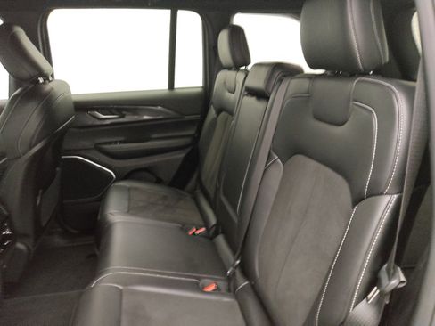 Used 2022 Jeep Grand Cherokee Altitude image 18