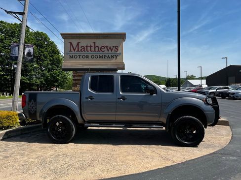Used 2021 Nissan Frontier SV w/ Midnight Edition Floor Mats AWD/4WD image 4