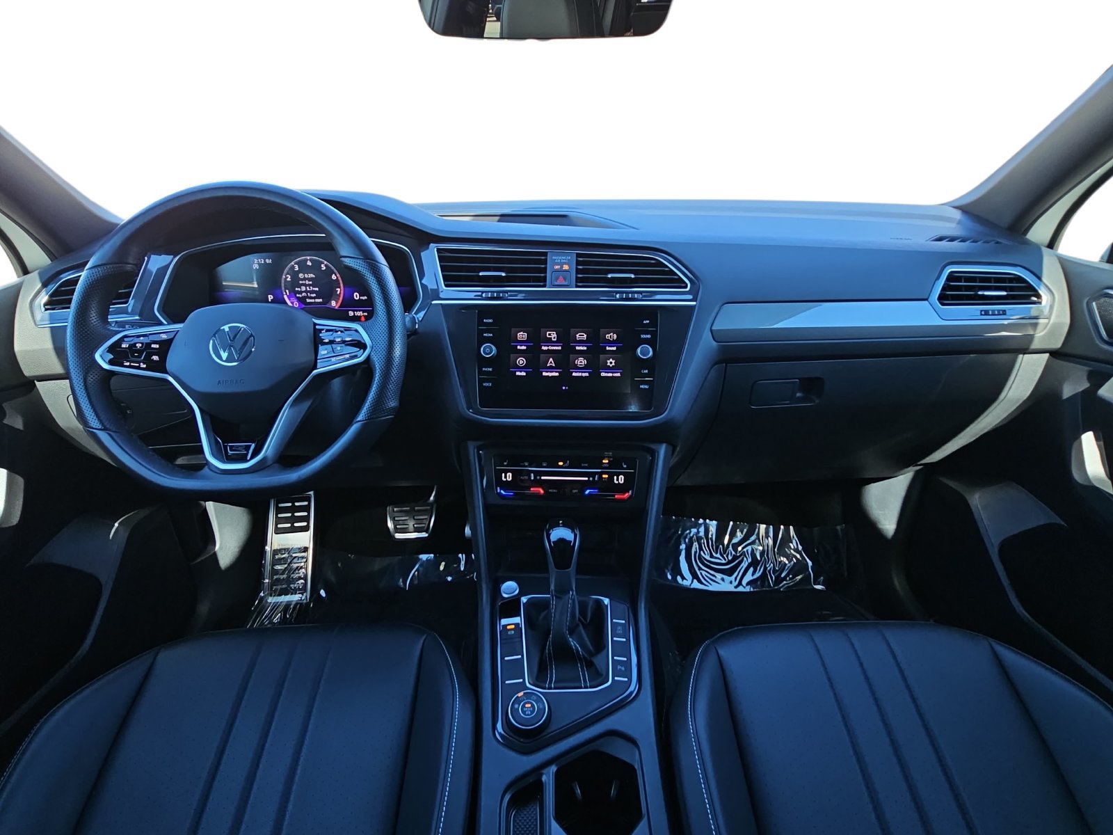 Certified 2023 Volkswagen Tiguan SE R-Line AWD/4WD image 9