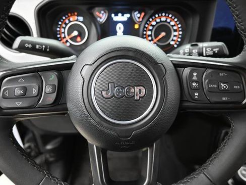Used 2025 Jeep Wrangler Unlimited Sport AWD/4WD image 8