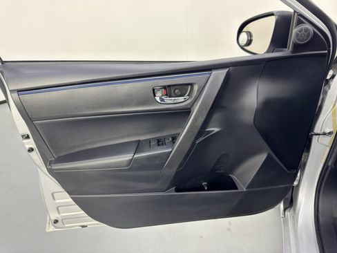 Used 2018 Toyota Corolla SE image 34