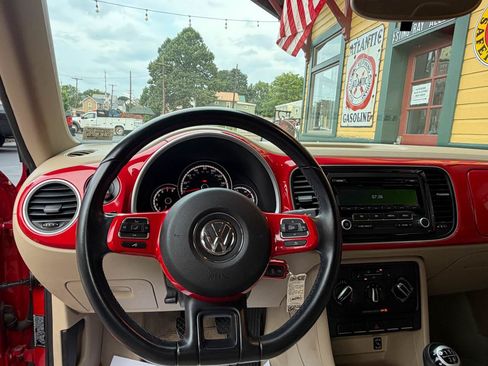 Used 2014 Volkswagen Beetle 2.5 FWD image 24