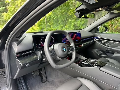 Used 2026 BMW 530i w/ Premium Package RWD image 10