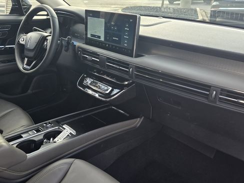 Certified 2023 Lincoln Corsair AWD image 28