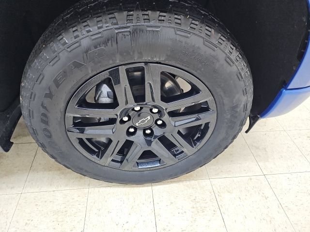 Used 2022 Chevrolet Silverado 1500 Custom AWD/4WD image 4