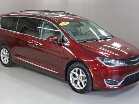 Used 2017 Chrysler Pacifica Touring-L Plus image 1