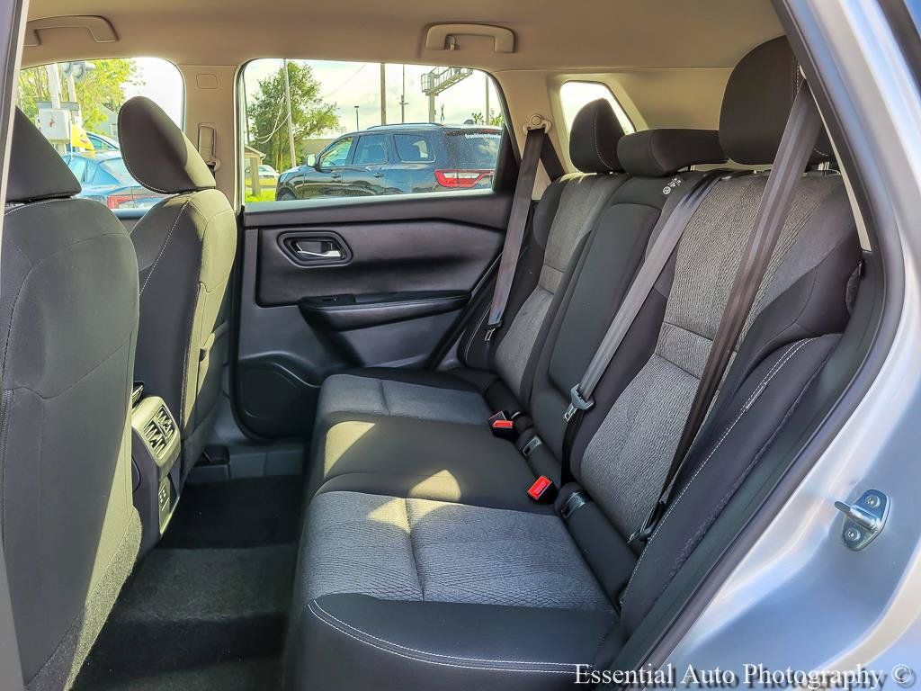 Used 2025 Nissan Rogue SV FWD image 11