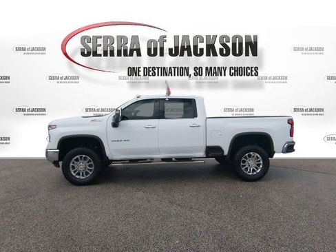 Used 2025 Chevrolet Silverado 3500 LTZ AWD/4WD image 6