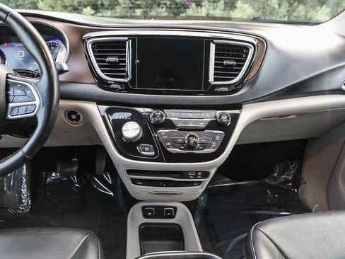 Used 2019 Chrysler Pacifica Touring-L Plus w/ Tire & Wheel Group image 12