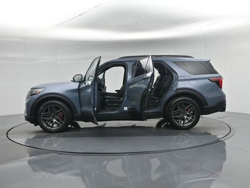 Used 2025 Ford Explorer ST w/ Sun And Sound Package AWD/4WD image 39