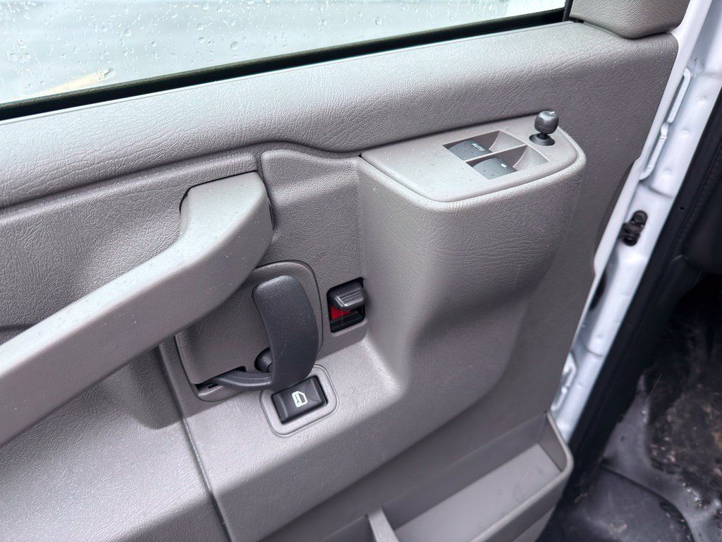 New 2025 Chevrolet Express 3500 LS w/ Chrome Appearance Package RWD image 18