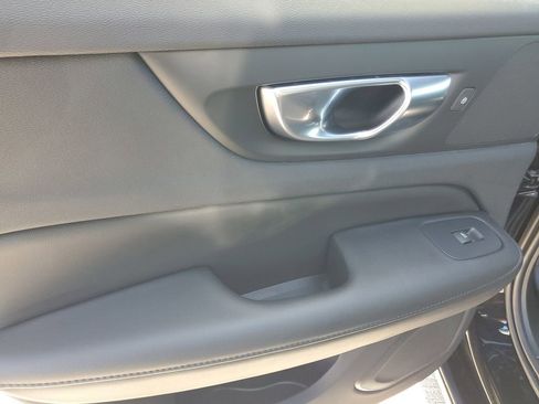 Used 2023 Volvo S60 B5 Plus FWD image 12