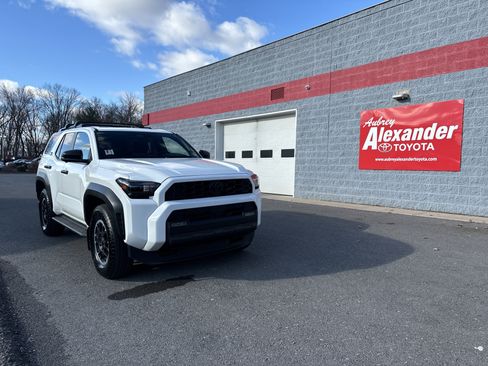 Used 2025 Toyota 4Runner TRD Off-Road Premium image 1
