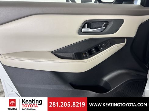 Used 2024 Nissan Rogue SV image 10