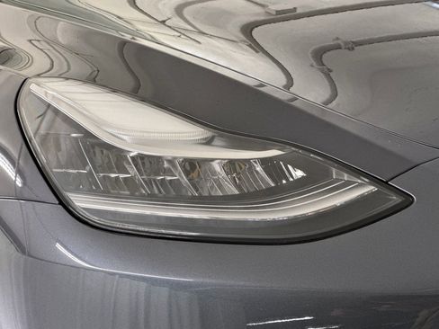 Used 2021 Tesla Model Y Long Range AWD/4WD image 11