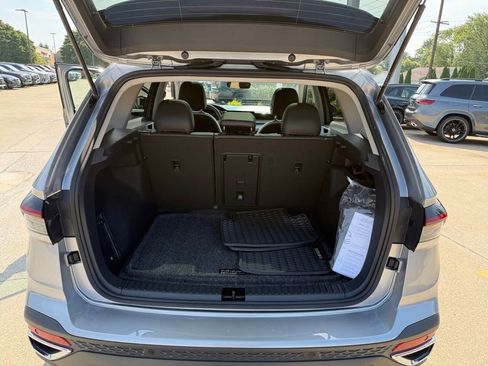 Used 2025 Volkswagen Taos SE w/ Panoramic Sunroof Package image 18