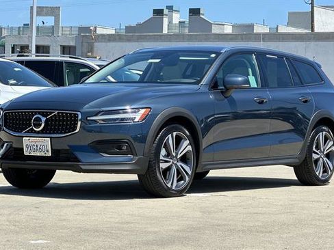 Used 2026 Volvo V60 B5 Cross Country Plus w/ Climate Package AWD/4WD image 7