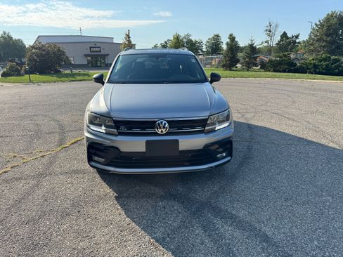 Used 2021 Volkswagen Tiguan SE R-Line AWD/4WD image 4