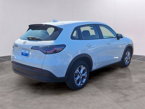 Certified 2024 Honda HR-V LX image 4