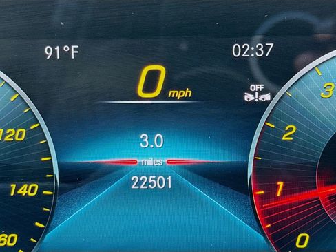 Used 2023 Mercedes-Benz GLA 250 4MATIC w/ Premium Package image 8