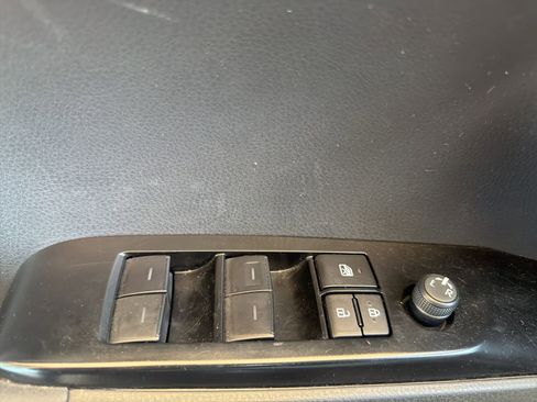 Used 2025 Toyota Camry SE w/ Convenience Package image 5