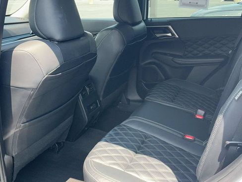 Used 2022 Mitsubishi Outlander SEL AWD/4WD image 25