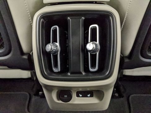 Used 2023 Volvo XC40 B5 Ultimate w/ Climate Package image 14