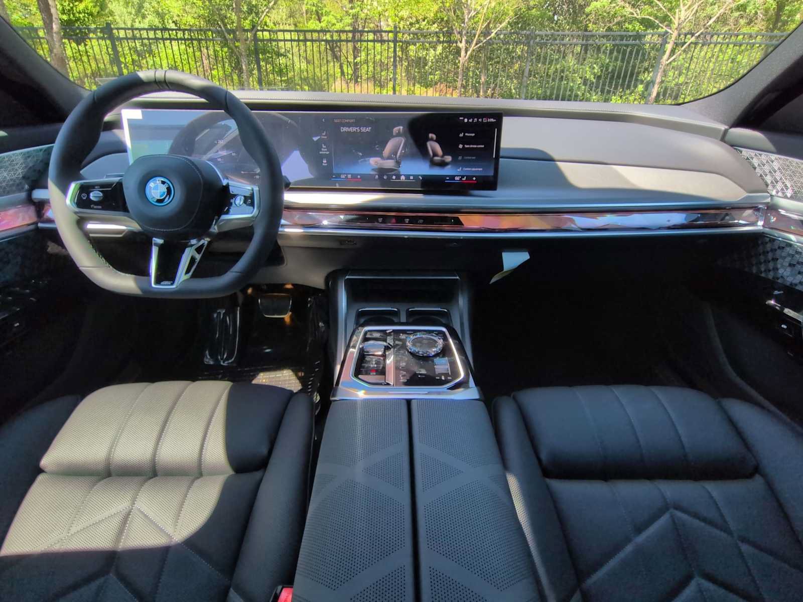 Used 2026 BMW i7 xDrive60 w/ Executive Package AWD/4WD image 16