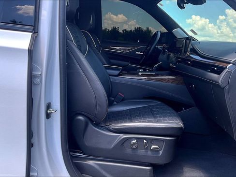 Used 2024 Cadillac Escalade Sport Platinum w/ LPO, ONYX Package AWD/4WD image 7