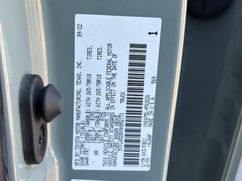 Used 2022 Toyota Tundra SR5 w/ TRD Off-Road Package AWD/4WD image 28