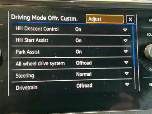 Used 2021 Volkswagen Tiguan SE R-Line image 9