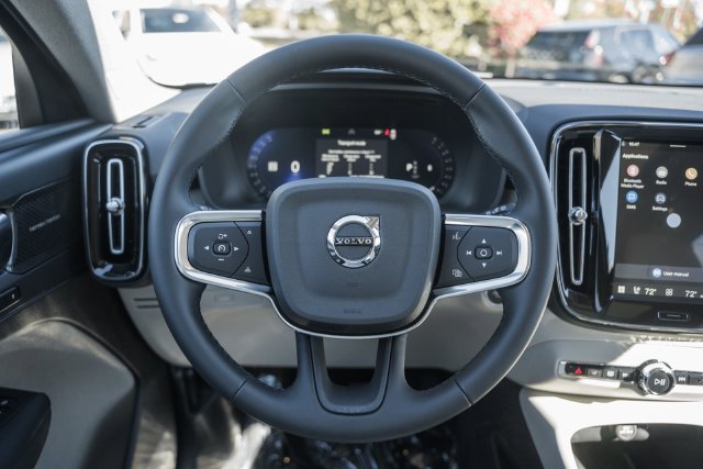 New 2026 Volvo XC40 B5 Plus w/ Climate Package AWD/4WD image 31