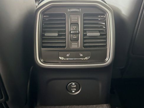 Certified 2025 Porsche Macan image 19